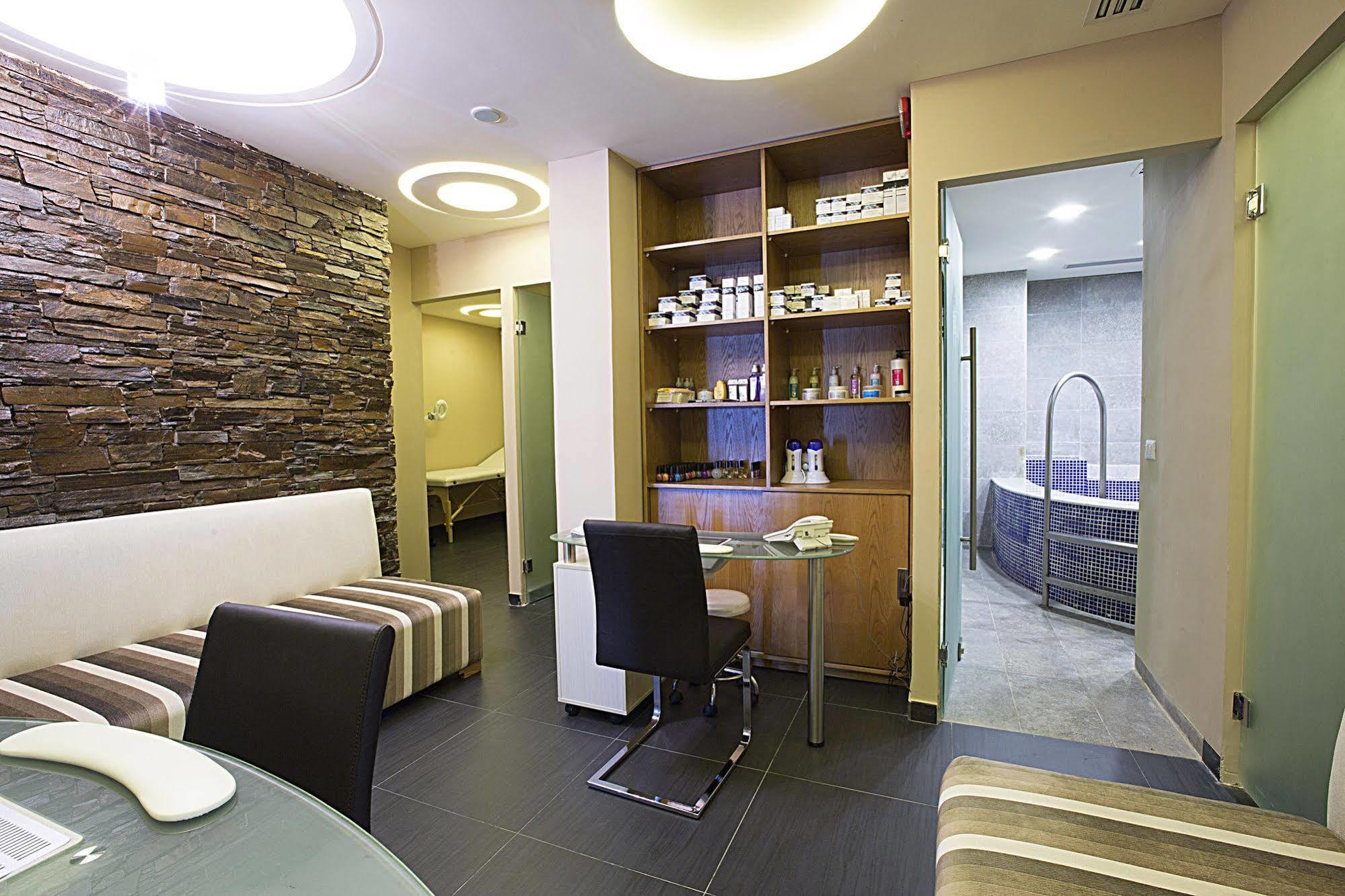 The J Hotel & Spa Beirut Exterior foto